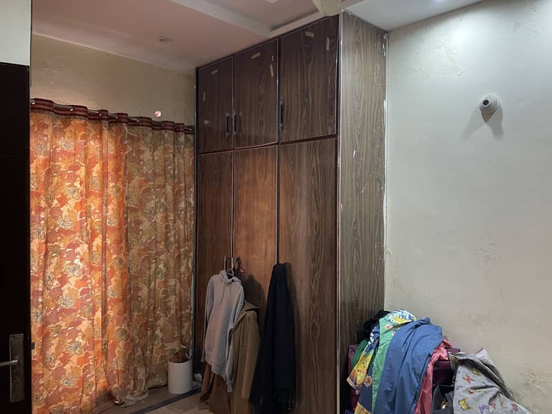 Flat For Rent Near To Emporium Mall 8