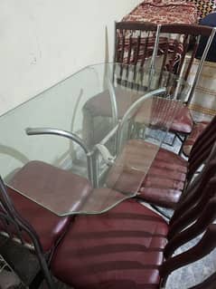 Steel dinning table with 6 chairs in a very good condition