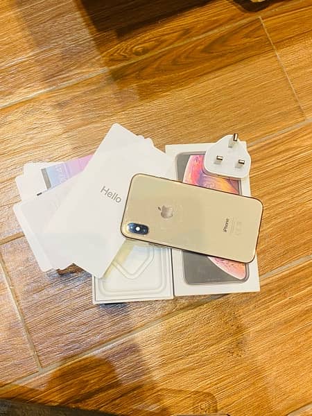 iphone Xs 64 gb golden color non pta (factory unlock) is up for sale 1