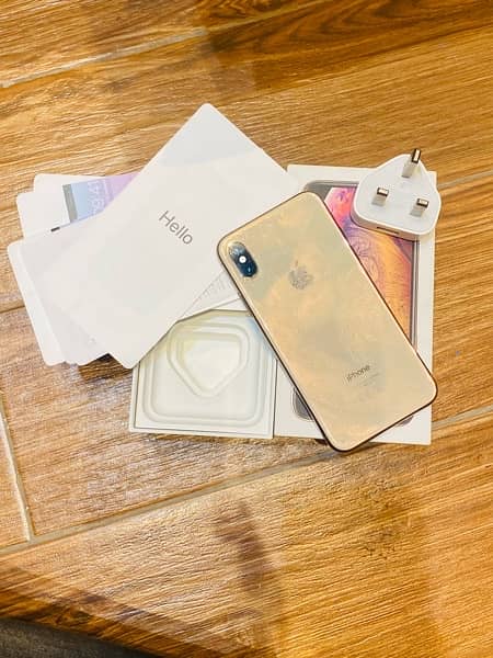 iphone Xs 64 gb golden color non pta (factory unlock) is up for sale 2