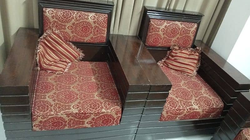 5 seater wooden sofa set in mehroon 0