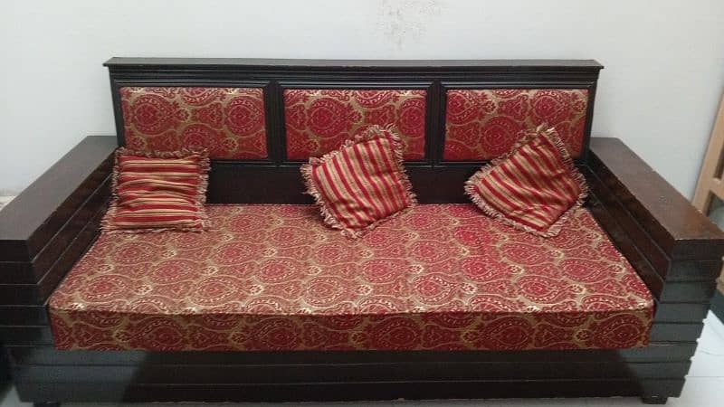 5 seater wooden sofa set in mehroon 1