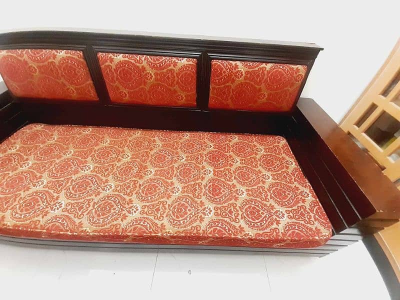 5 seater wooden sofa set in mehroon 3