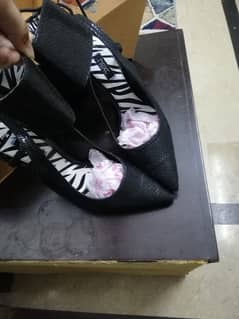 Black shoes 0