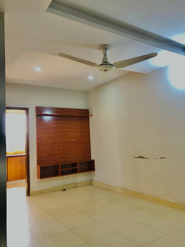D-17 MVHS Executive Arcade 3rd Floor 3 Bed 2 Side Corner Flat For Sale 4