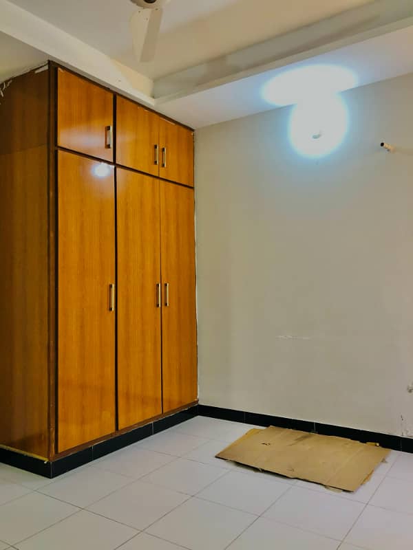 D-17 MVHS Executive Arcade 3rd Floor 3 Bed 2 Side Corner Flat For Sale 8