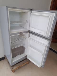 Urgent!!! 8 Cubic Foot Dawlence Refrigerator for Sale.