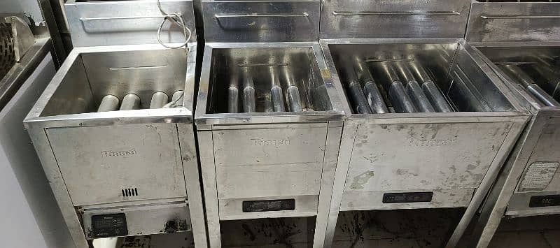 deep fryer/ prep table/ pizza oven/ hot plate/ panini/ food bags 5