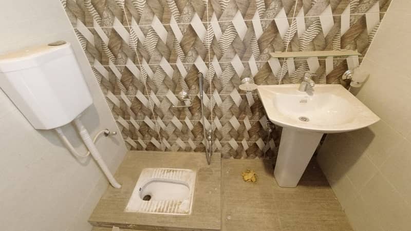 Flat 865 Square Feet For sale In Faisal Town Phase 1 - Block A 1