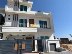 7 MARLA BRAND NEW BEAUTIFUL HOUSE FOR SALE
