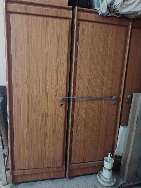 Wooden 3 door Almari and divider available for sale. . 2