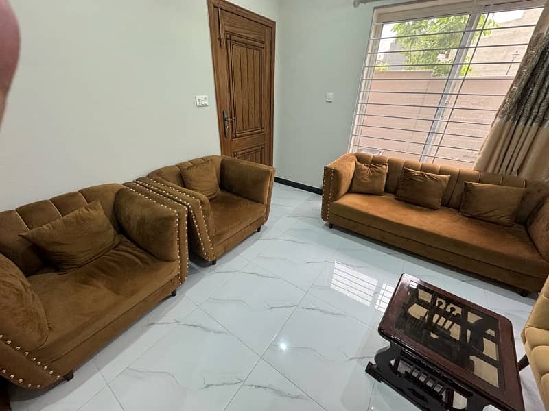5 seater Sofa for sale 0