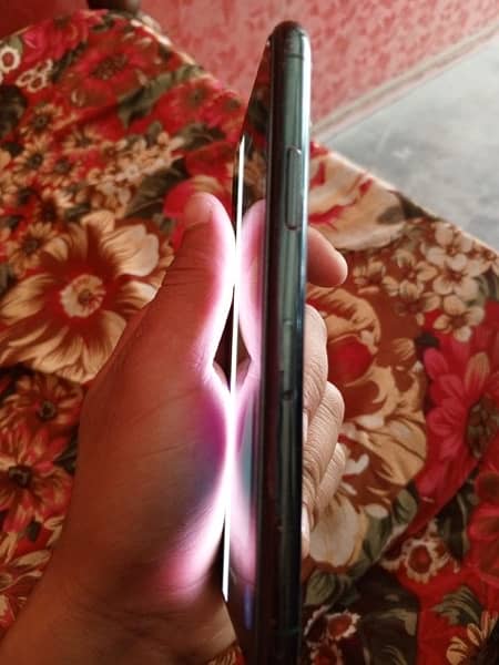 i phone 11 pro 10/10 condition (64) gb non pta (82) beatry water pcked 6