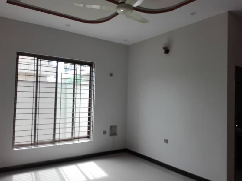 5000 Square Feet Office In Rizwan Arcade Is Available 4
