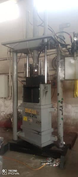 2 hydraulic press Machine for clothing bundles 1