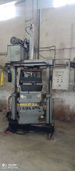 2 hydraulic press Machine for clothing bundles 2