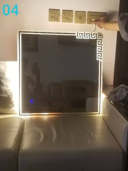 light mirror with touch sensor 1