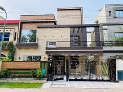 10 Marla Residential House with Gas For Rent in Jasmine Block Bahria Town Lahore 0