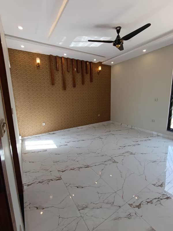 10 Marla House Hot Location For Sale In Janiper Block Bahria Town Lahore 18