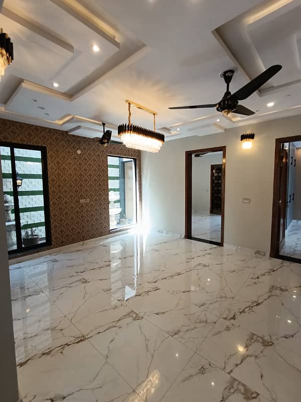 10 Marla House Hot Location For Sale In Janiper Block Bahria Town Lahore 37