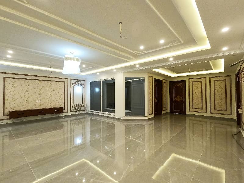 24 Marla Double Unit House For Sale In A1 Block Of Valencia Lahore 10