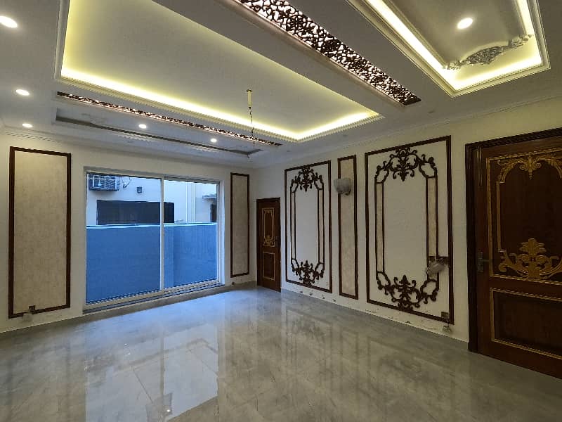 24 Marla Double Unit House For Sale In A1 Block Of Valencia Lahore 21
