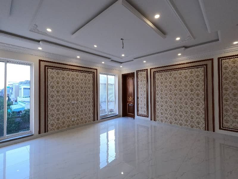 24 Marla Double Unit House For Sale In A1 Block Of Valencia Lahore 34