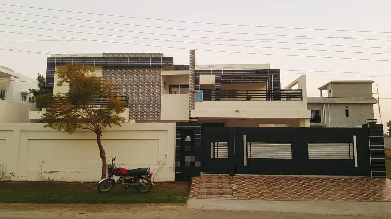 2 Kanal House Available For Sale 7 Beds 2 Years Old 0