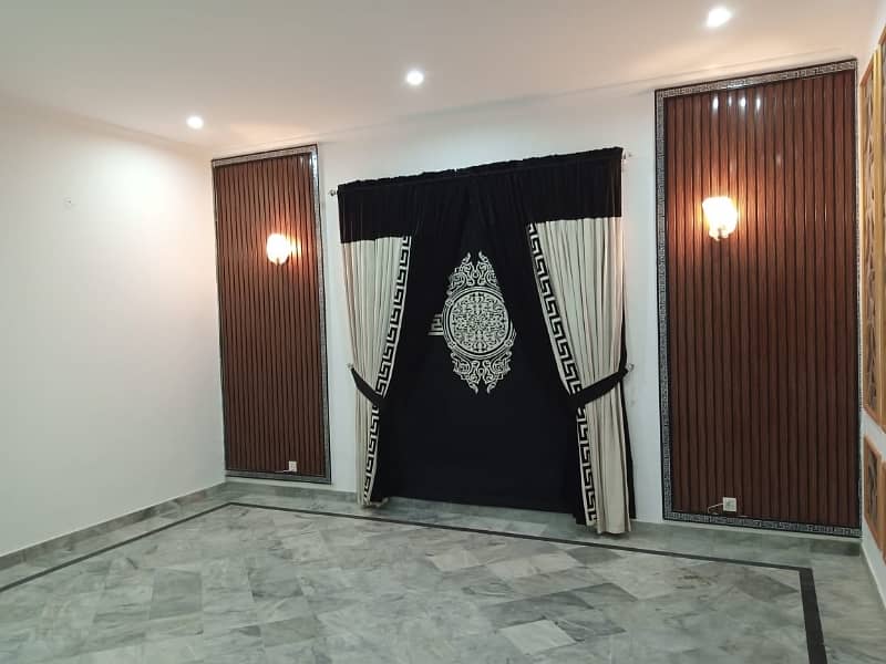 1 Kanal House Available For Sale 40 Feet Road 7 Beds 1