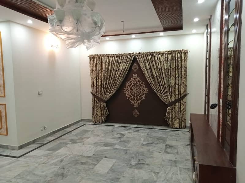 1 Kanal House Available For Sale 40 Feet Road 7 Beds 3