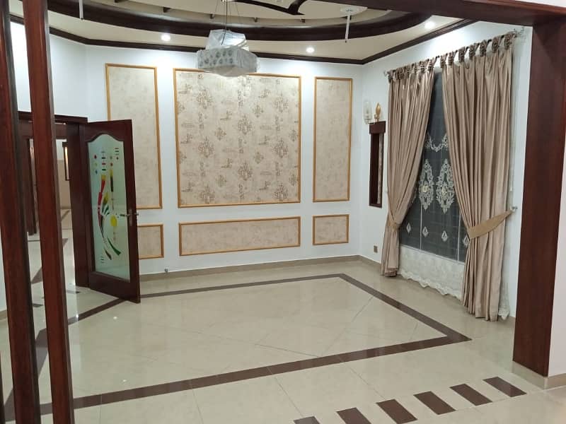 1 Kanal House Available For Sale 40 Feet Road 7 Beds 9