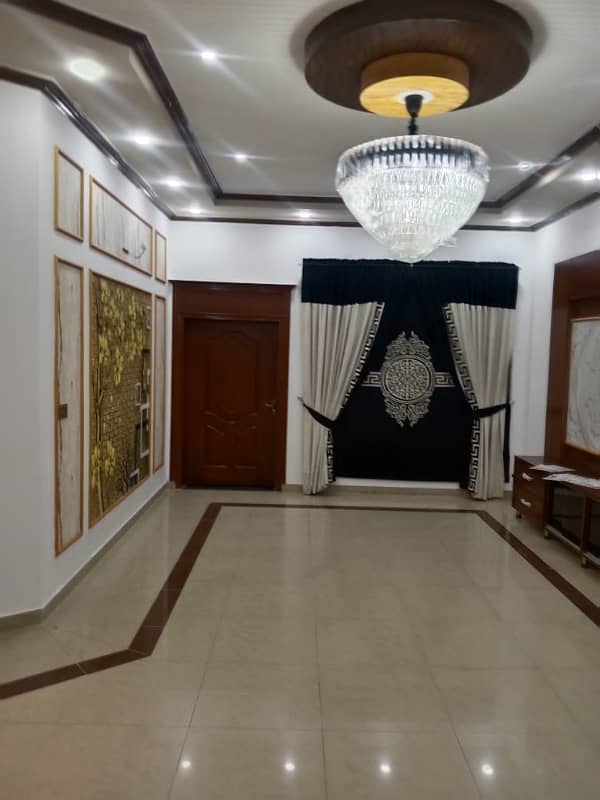 1 Kanal House Available For Sale 40 Feet Road 7 Beds 26