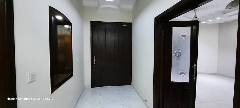 Valencia Town Lahore Kanal Corner House 60 Feet Road House For Sale 7 Beds 6