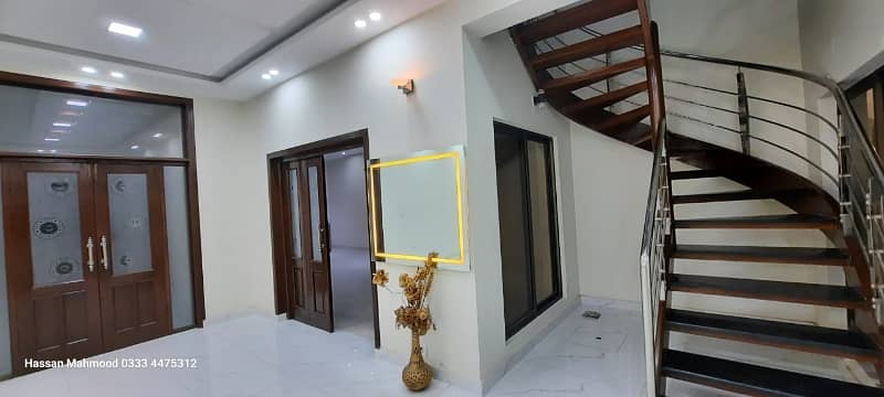 Valencia Town Lahore Kanal Corner House 60 Feet Road House For Sale 7 Beds 7