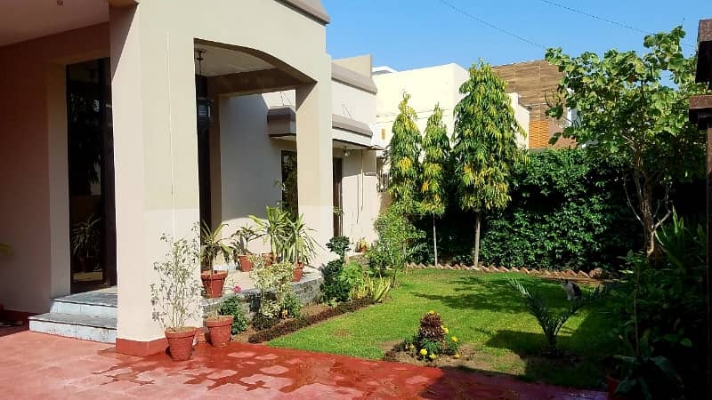 Wapda Town Lahore Pakistan Kanal Used House For Sale 5 Beds 1
