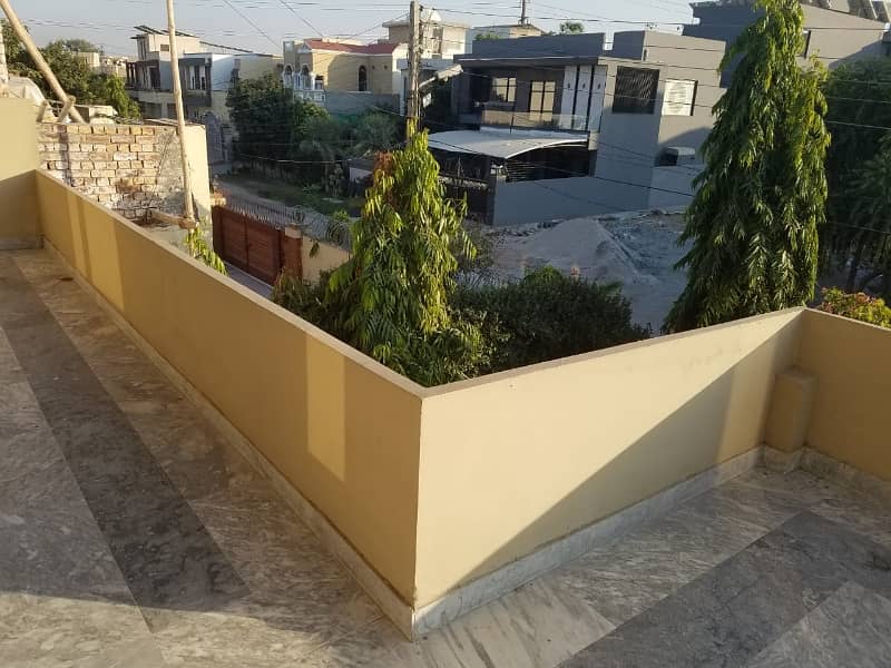 Wapda Town Lahore Pakistan Kanal Used House For Sale 5 Beds 8