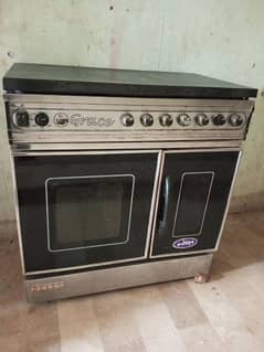 Deluxe cooking stove with oven is available for sell