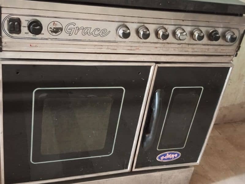 Deluxe cooking stove with oven is available for sell 1