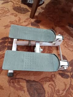 STEPPING MACHINE COMPACT FOR IN HOUSE EXERCISE