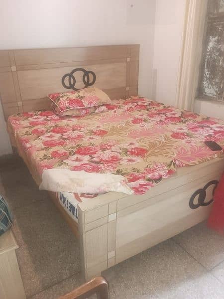 I sell my bed set urgently 03080000884 5