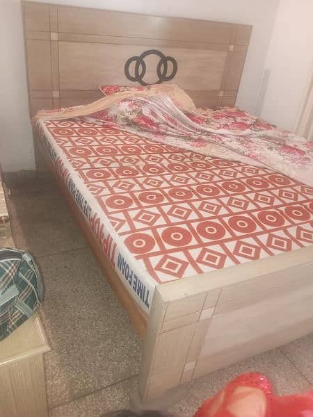 I sell my bed set urgently 03080000884 6