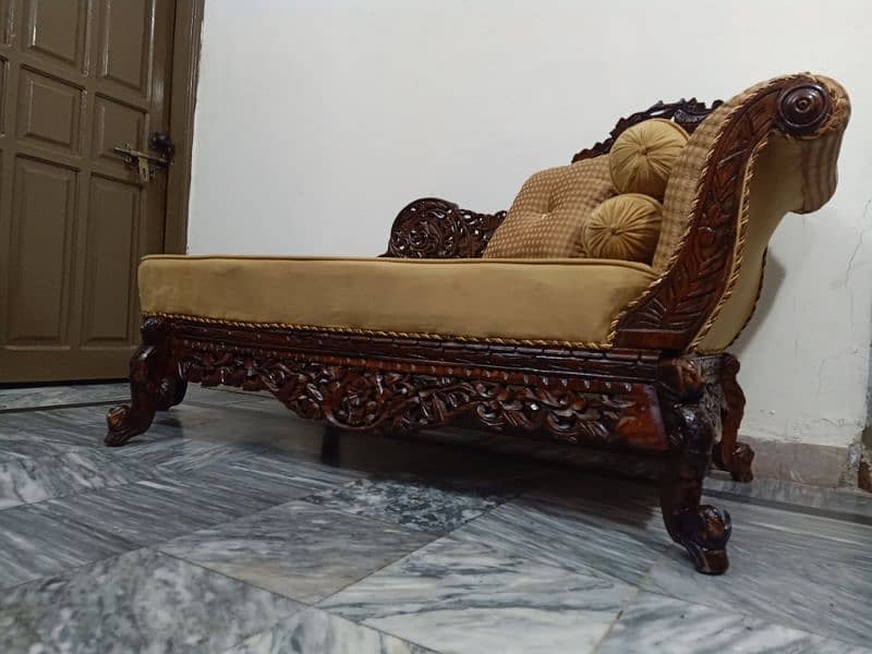 Dewaan Like New Condition pure Wood 0