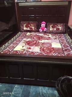 pure sheesham wood set bed drssing, show case, almari ,iron stand a
