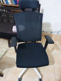Almost Brand new Office chair, full of options, with warranty