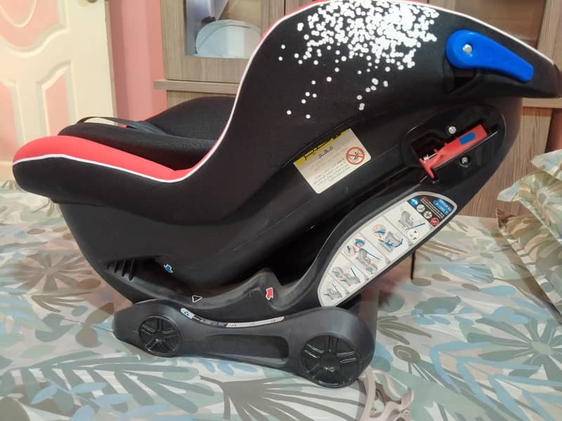 NEW Junios speedwell car seat for sale 1
