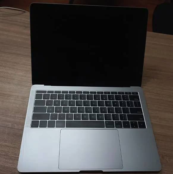 Apple MacBook Pro 2017 0