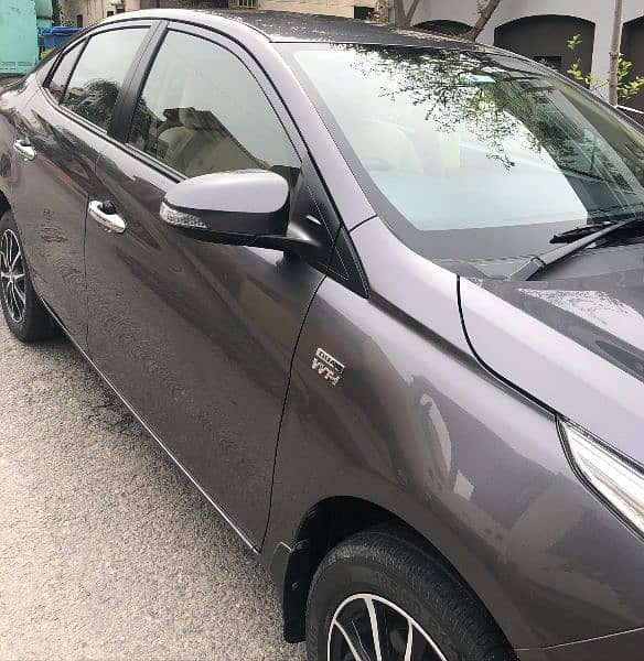 NEED PAYMENT URGENT SALE Yaris 1.5 Push Start Top of the Line 5