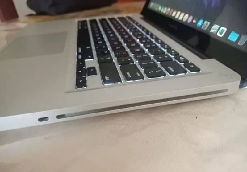 MacBook Pro 512GB storage 16GB SSD 4