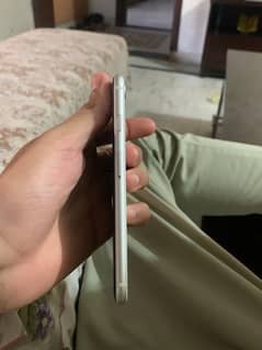 iphone se 64 gb pta approved white colour