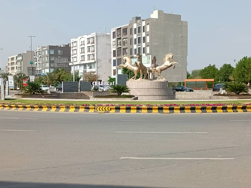 1 BEDROOM FULLY FURNISHED APARTMENT FOR SALE IN SECTOR D BAHRIA TOWN LAHORE 10